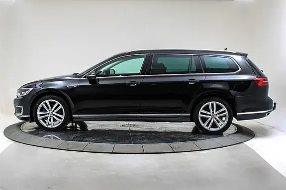 Volkswagen Passat 2017 photo 2