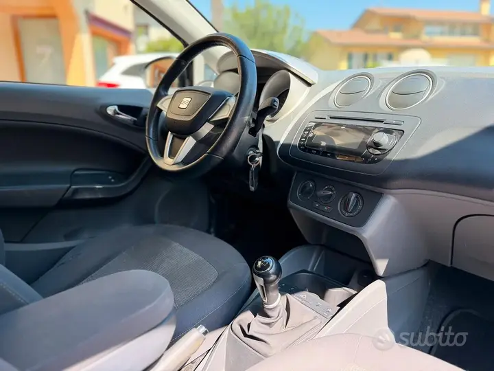 Seat Ibiza 2011 photo 3