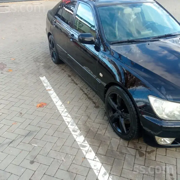 Lexus Is 2003 photo 2