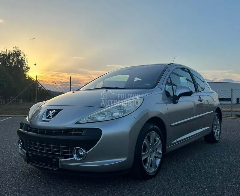 Peugeot 207 2006 photo 3