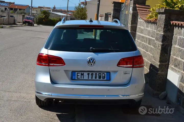 Volkswagen Passat 2012 photo 2