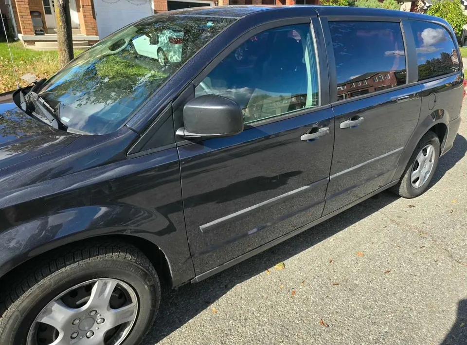 Dodge Grand Caravan 2013 photo 3