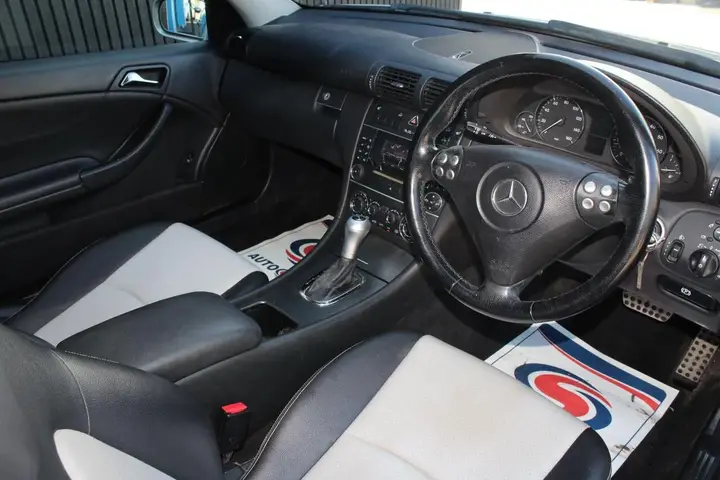 Mercedes-Benz C180 2006 photo 4