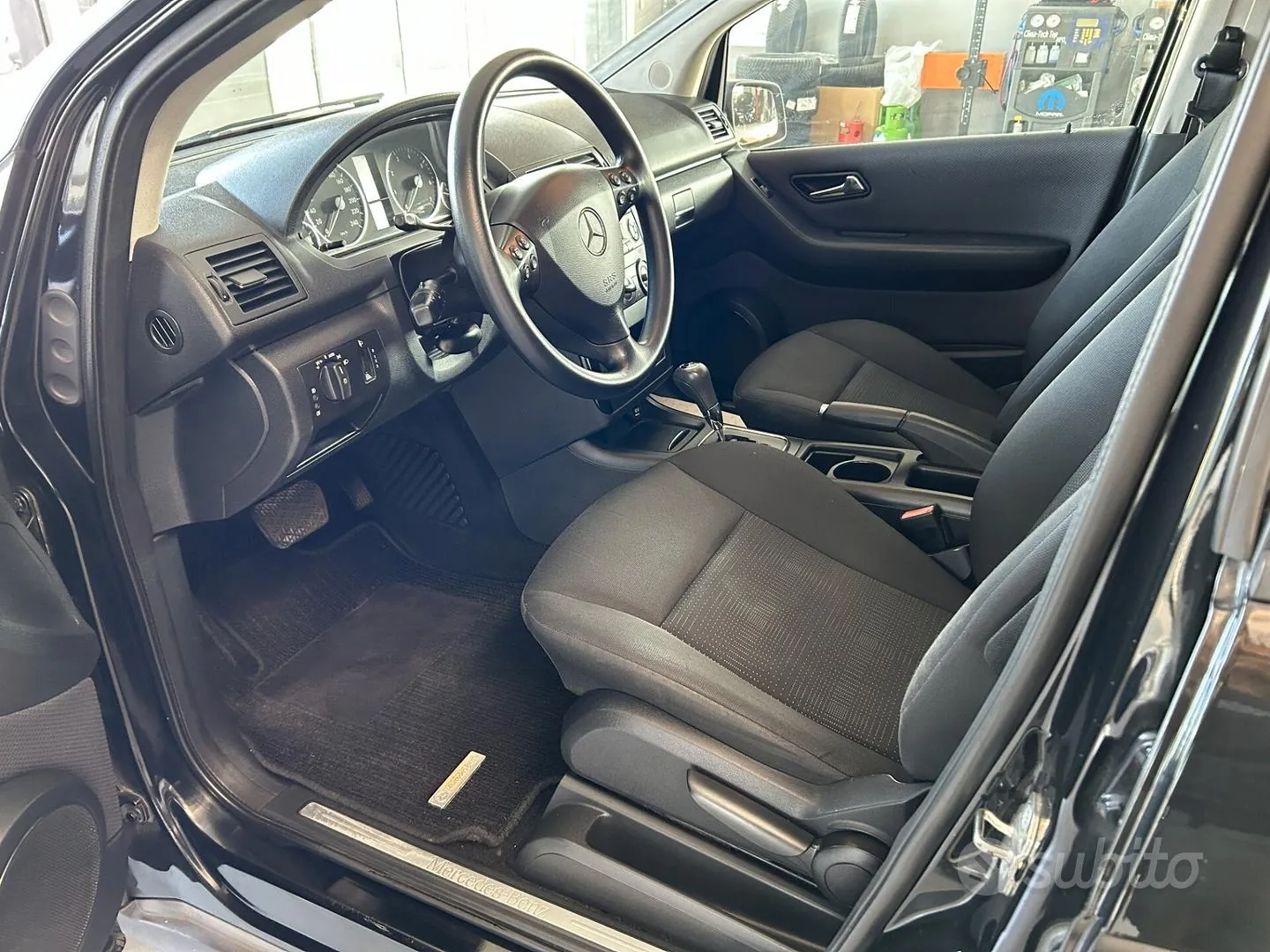 Mercedes-Benz A 160 Elegance 2011 photo 3