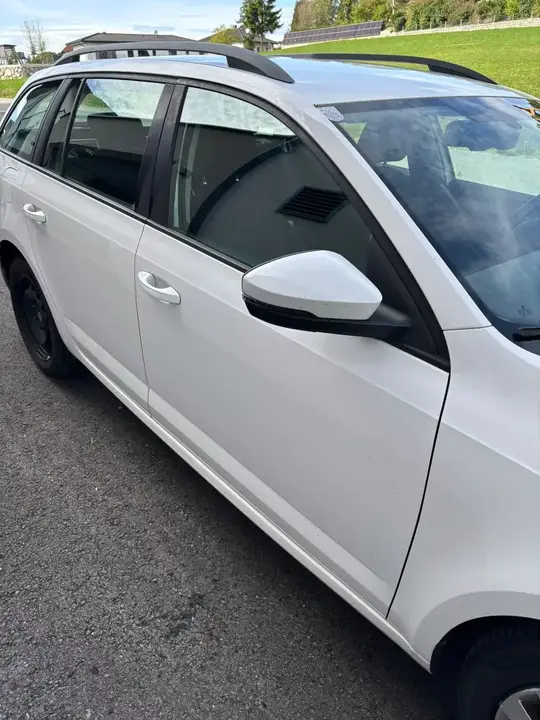 Skoda Octavia Combi 2013 photo 3