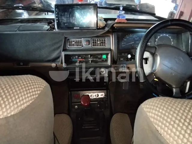 Datsun D720 Double Cab 1984 photo 4