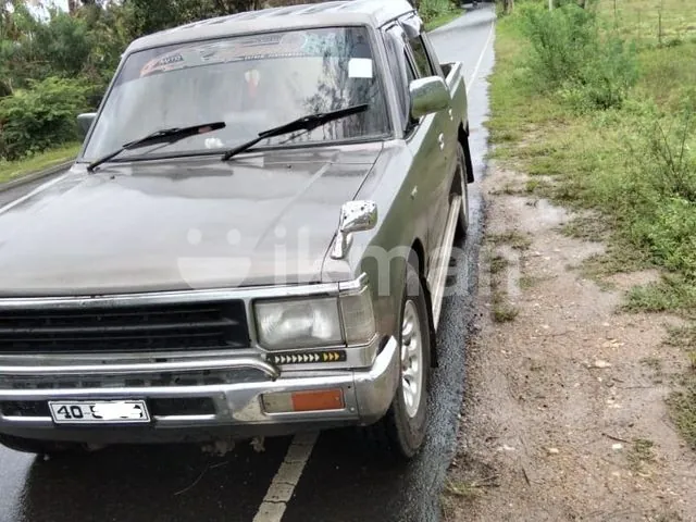 Datsun D720 Double Cab 1984 photo 2