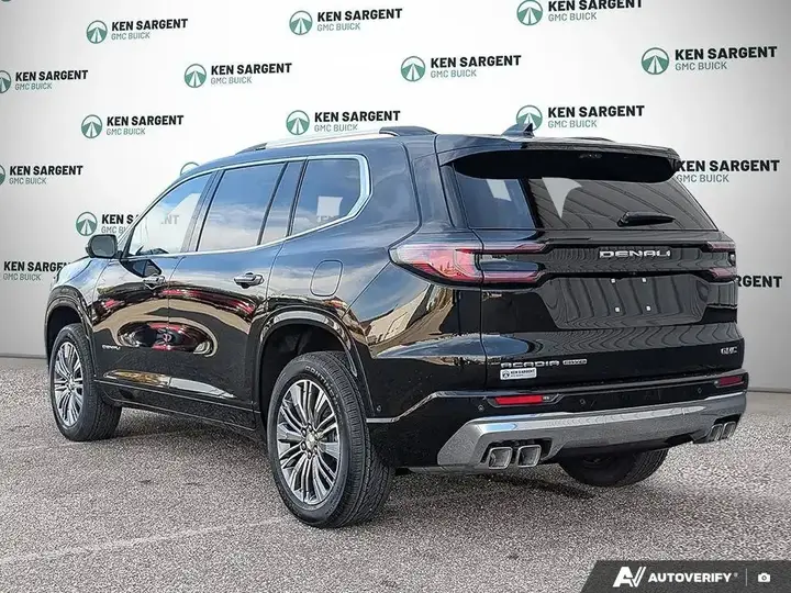 GMC Acadia 2027 photo 4