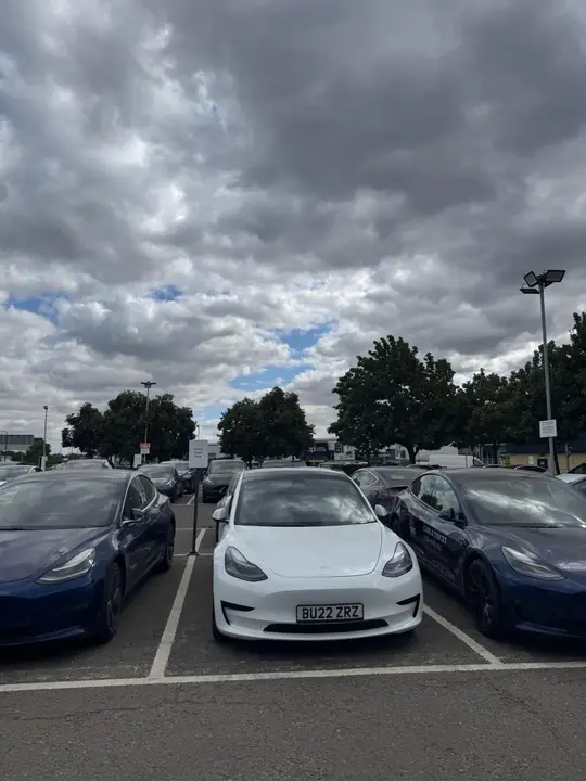 Tesla Model 3 2022 photo 2