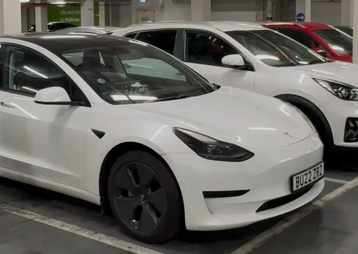 Tesla Model 3 2022 photo 3