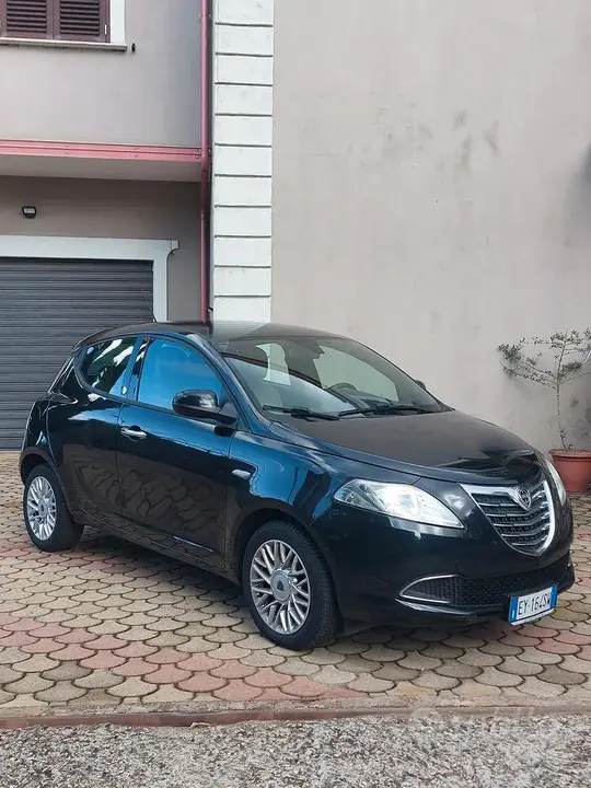 Lancia Ypsilon