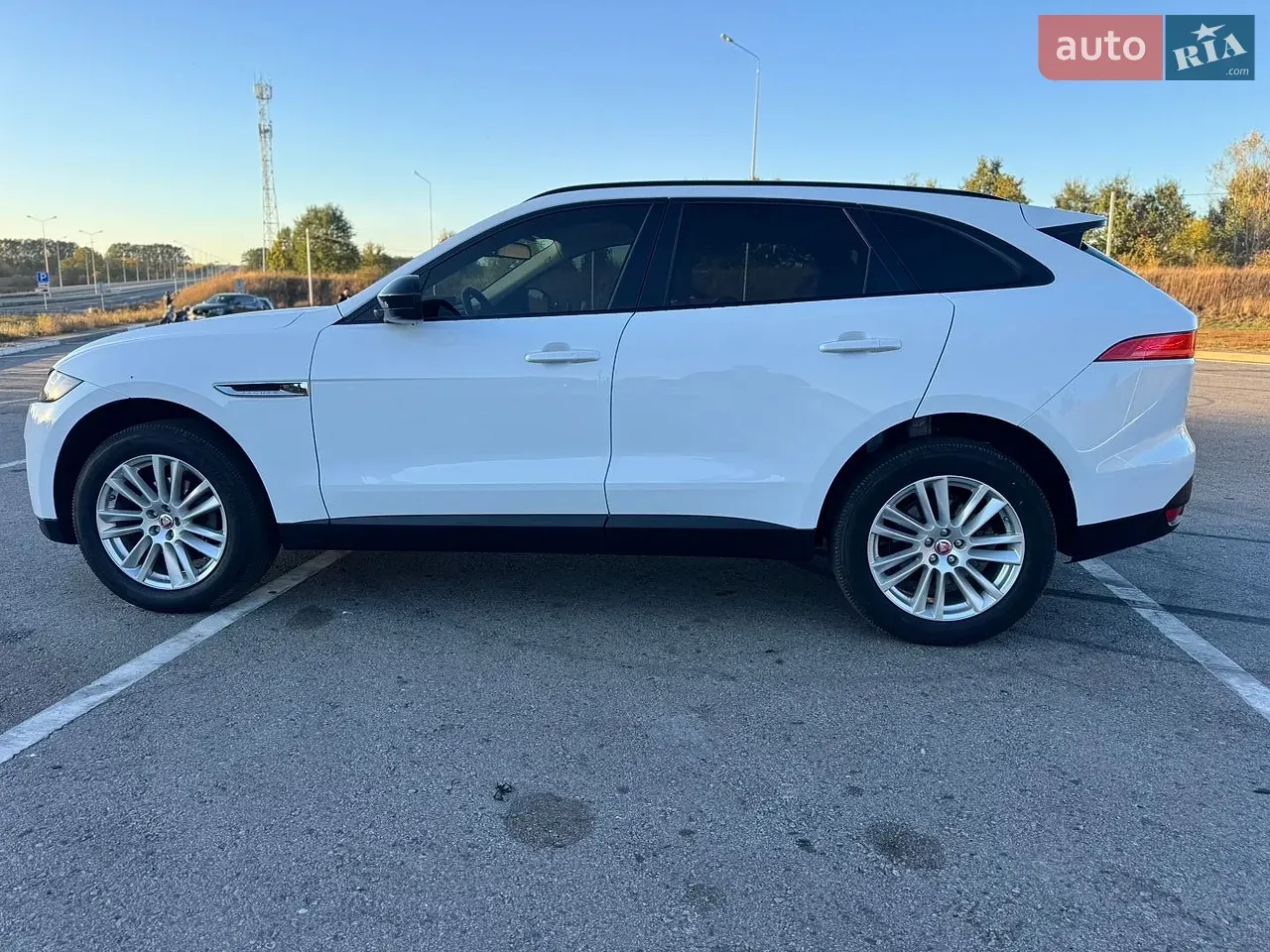 Jaguar F-Pace 2017 photo 4