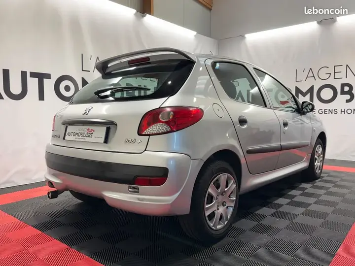 Peugeot 206 2010 photo 5