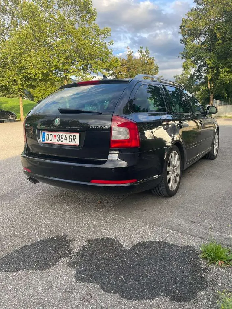 Skoda Octavia 2010 photo 2
