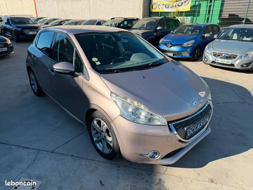 Peugeot 208 2012 photo 3