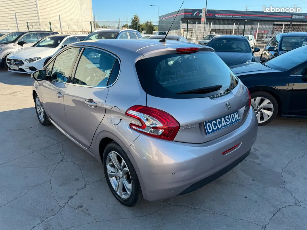 Peugeot 208 2012 photo 4