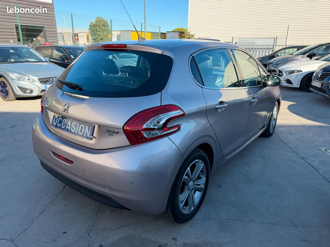 Peugeot 208 2012 photo 5