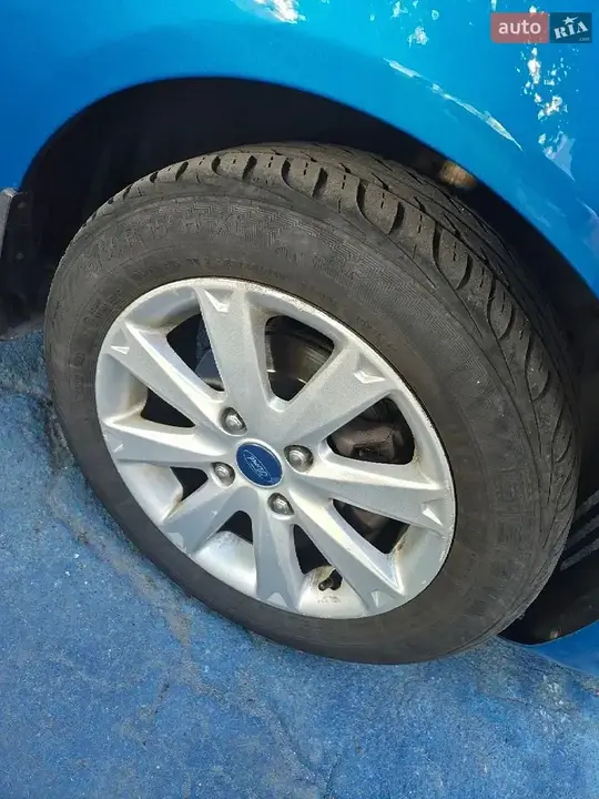 Ford Fiesta 2011 photo 2