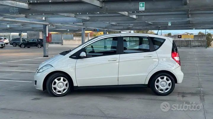 Mercedes-Benz A 160 2012 photo 4