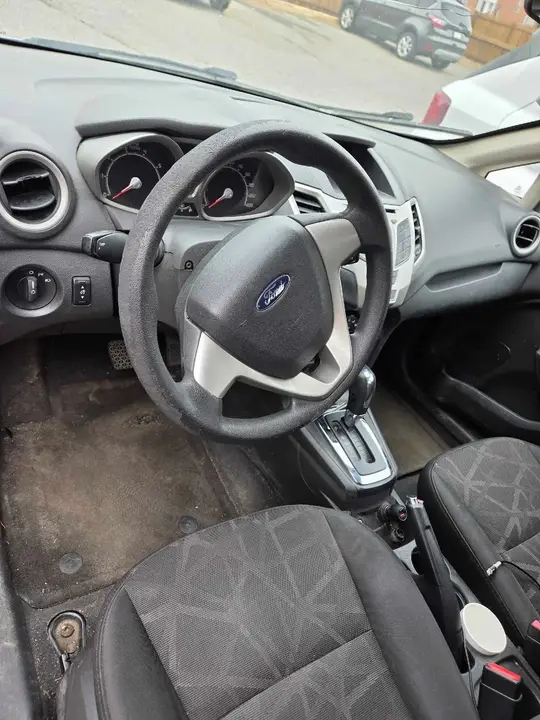 Ford Fiesta 2011 photo 4