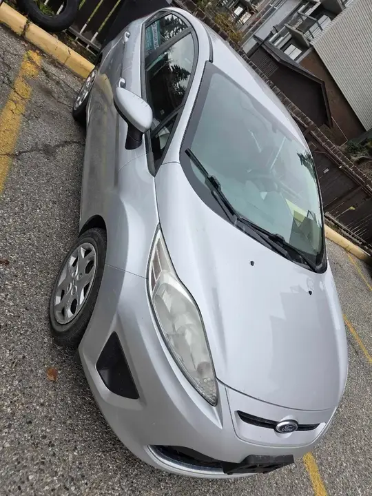 Ford Fiesta 2011 photo 3