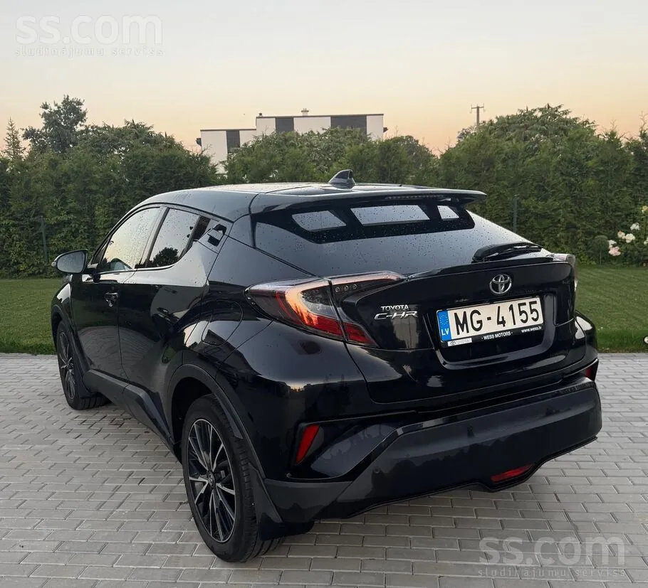 Toyota C-Hr 2019 photo 2