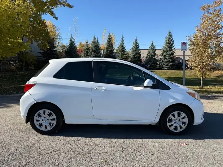 Toyota Yaris 2014 photo 2