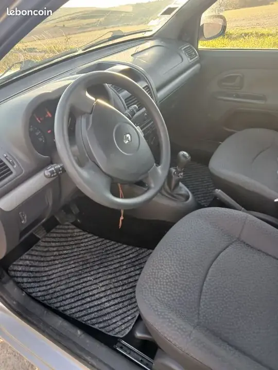 Renault Clio 2008 photo 3