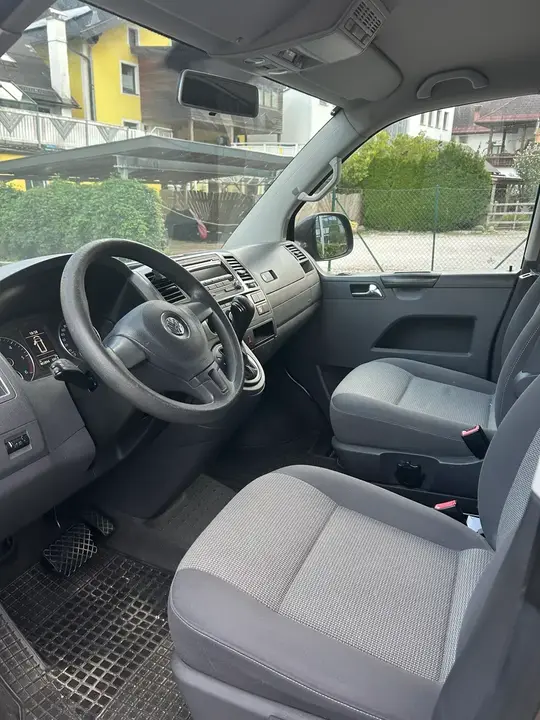Volkswagen T5 2011 photo 3