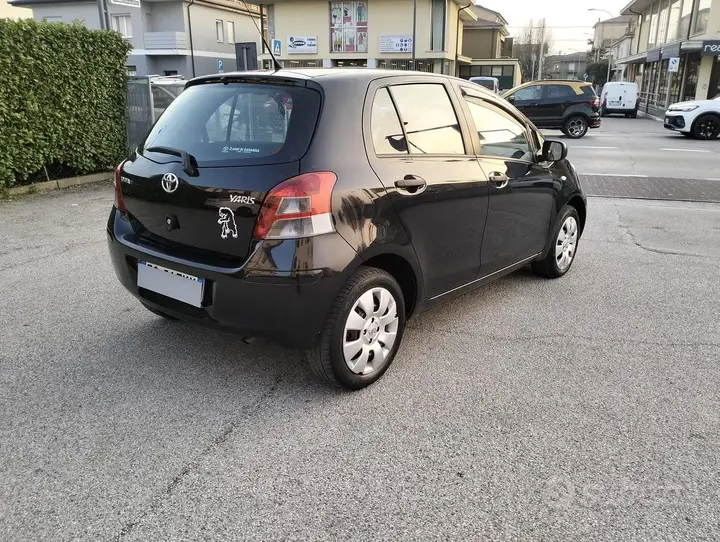Toyota Yaris 2011 photo 5