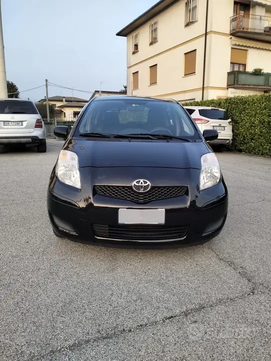Toyota Yaris 2011 photo 3