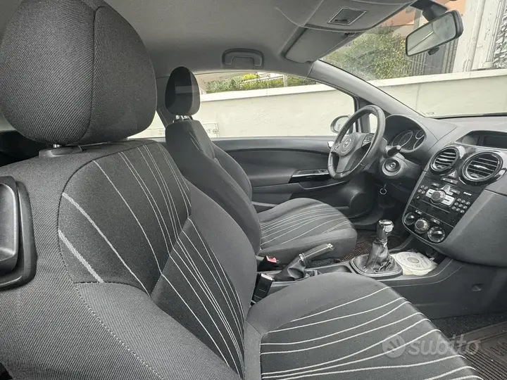 Opel Corsa 2010 photo 3