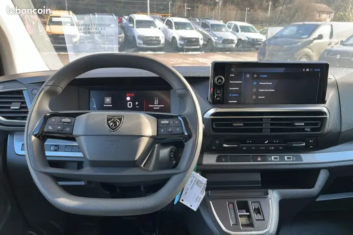 Peugeot Traveller 2025 photo 3