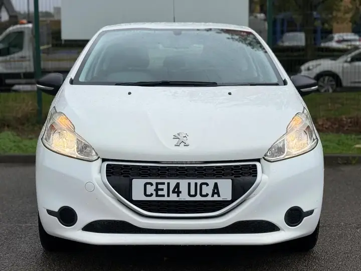 Peugeot 208 2014 photo 2