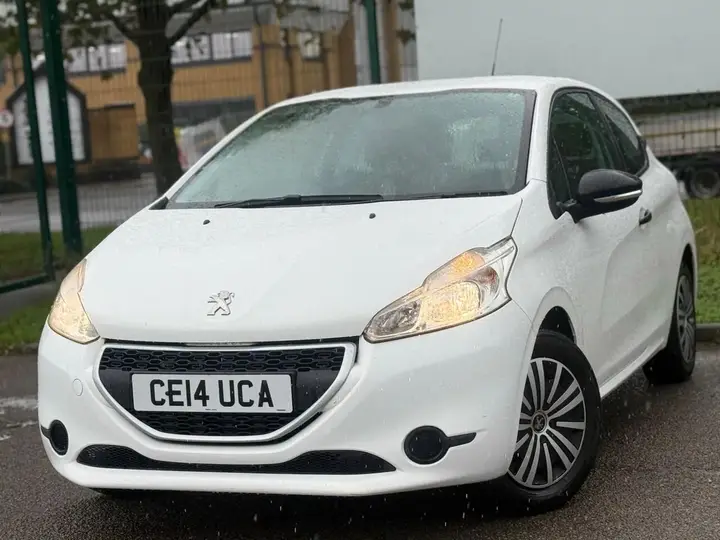 Peugeot 208 2014 photo 3