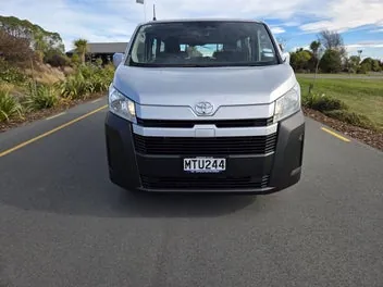 Toyota Hiace 2020 photo 3