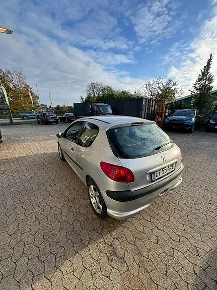 Peugeot 206 2005 photo 3