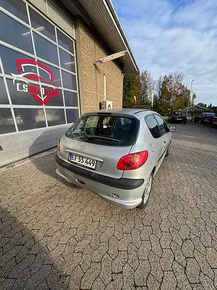 Peugeot 206 2005 photo 4