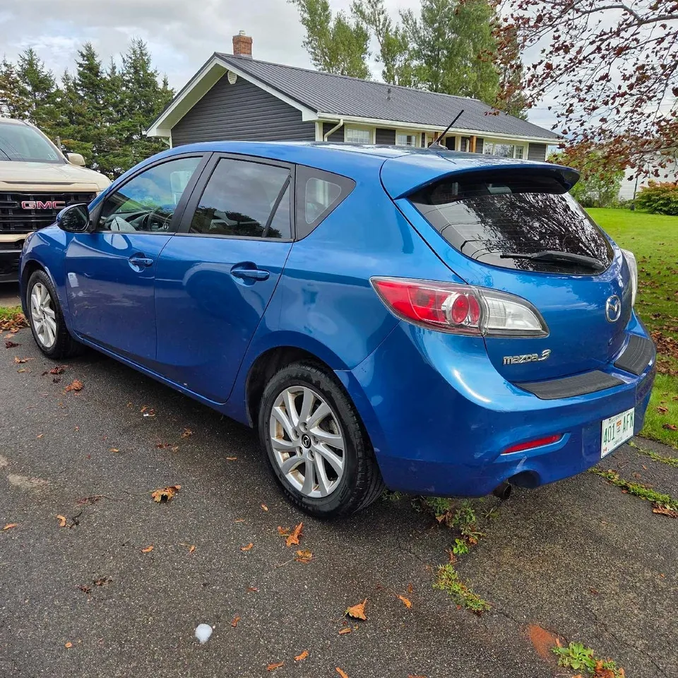 Mazda 3 2013 photo 2