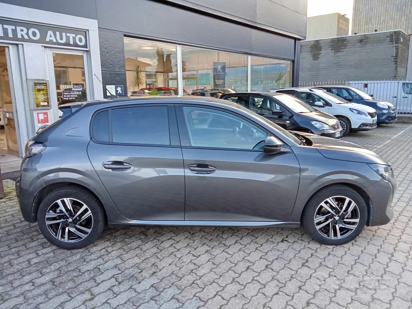 Peugeot 208 2023 photo 3