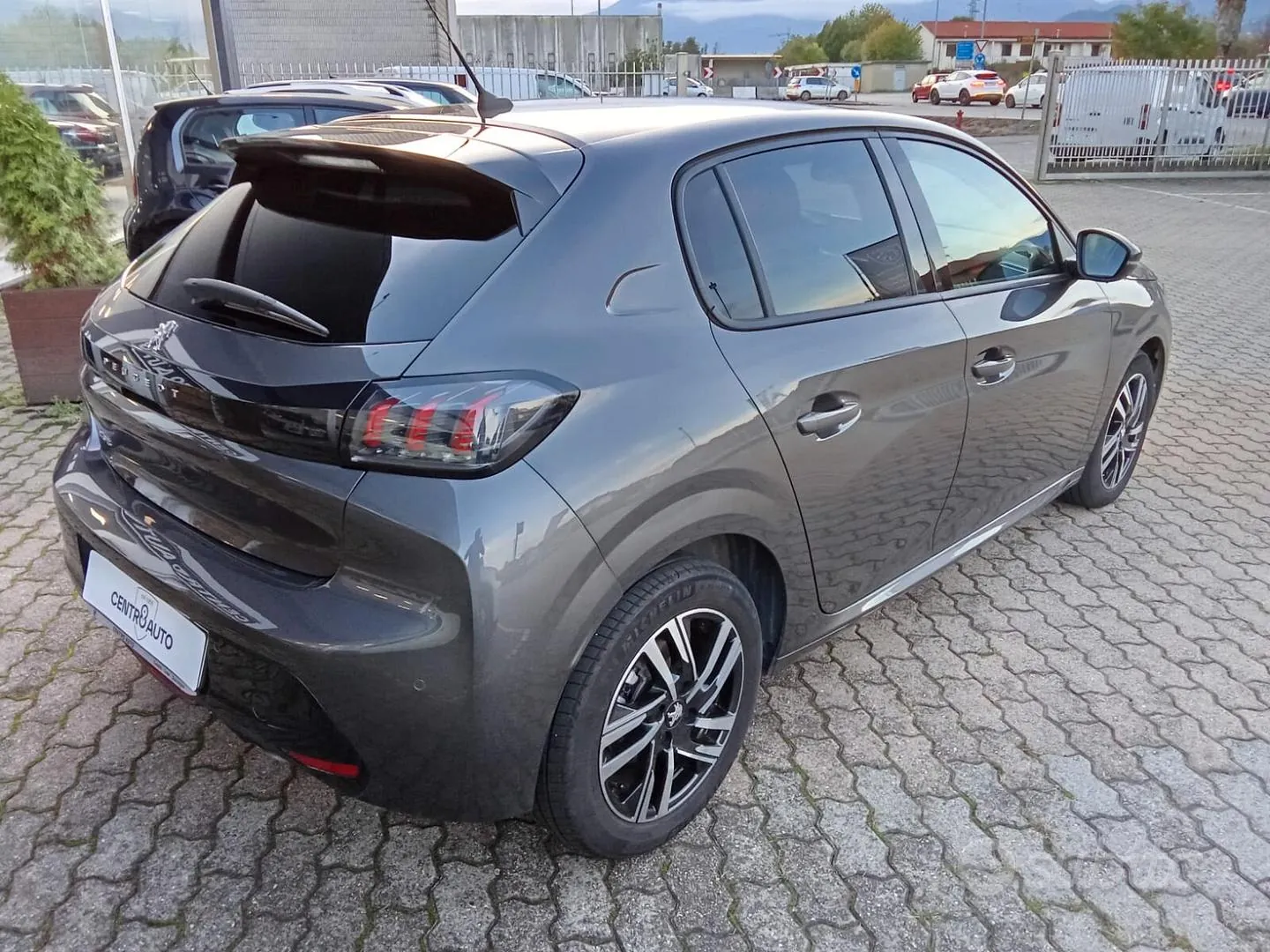 Peugeot 208 2023 photo 4