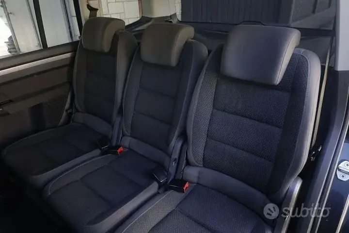 Volkswagen Touran 2012 photo 3