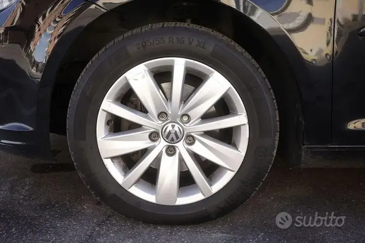 Volkswagen Touran 2012 photo 5