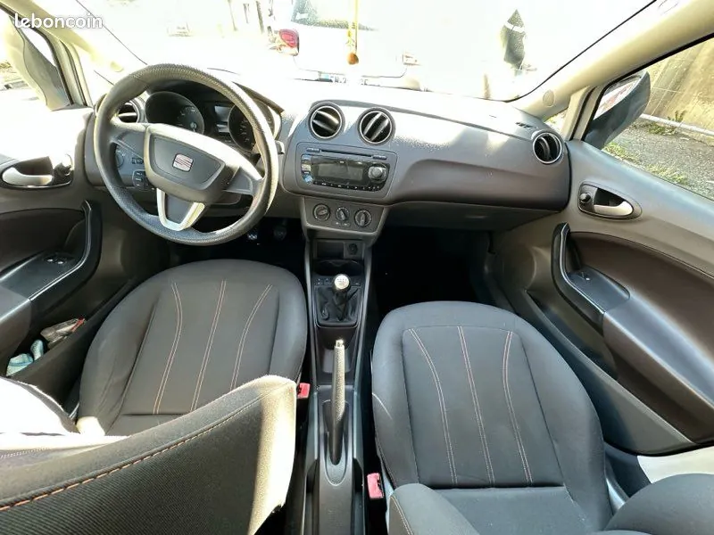 Seat Ibiza 2011 photo 3