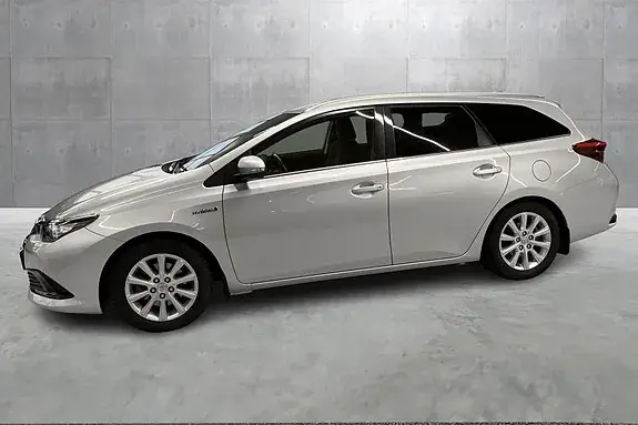 Toyota Auris 2018 photo 2