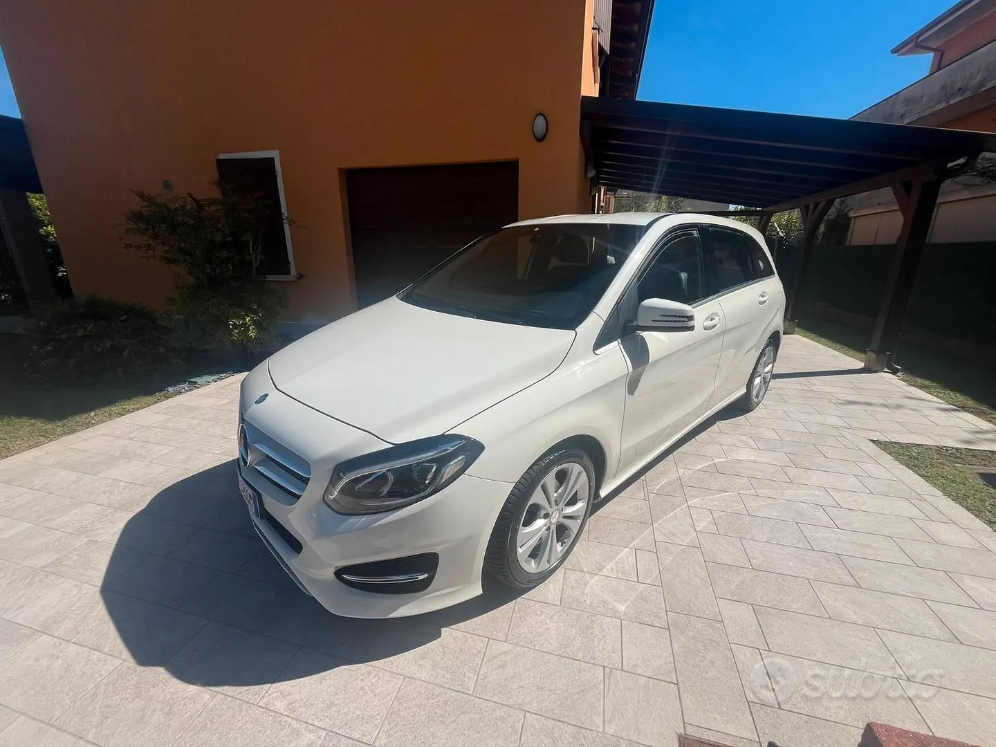 Mercedes-Benz B180 2016 photo 2