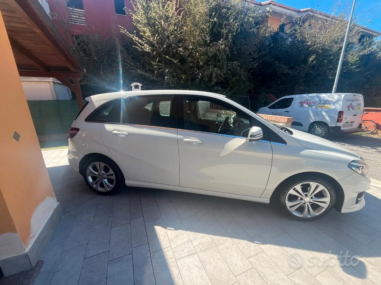 Mercedes-Benz B180 2016 photo 3