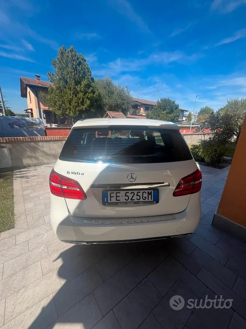 Mercedes-Benz B180 2016 photo 5