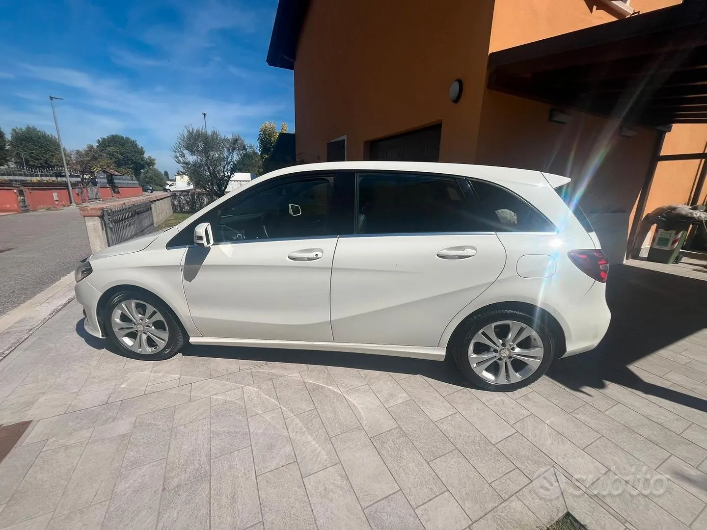 Mercedes-Benz B180 2016 photo 4