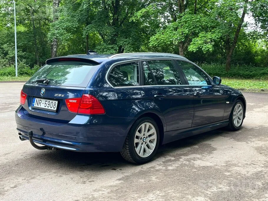 BMW 318 2012 photo 5